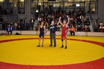 50 kg finaalin vei pun. Arttu Hakala, Harjun Woima Jyväskylän Jonni Sarkkinen (sin.) hopealle.